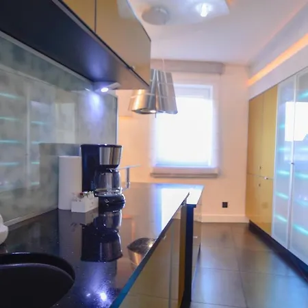 Osiedle Na Chelmonskiego - Parking - Apartamenty Bryza *
