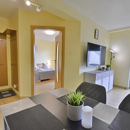 Osiedle Na Chelmonskiego - Parking - Apartamenty Bryza Daire Swinoujscie